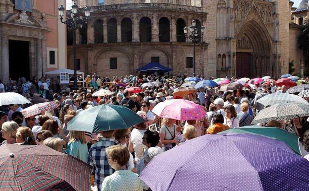 Devoción sin límite a la Virgen a pesar del calor