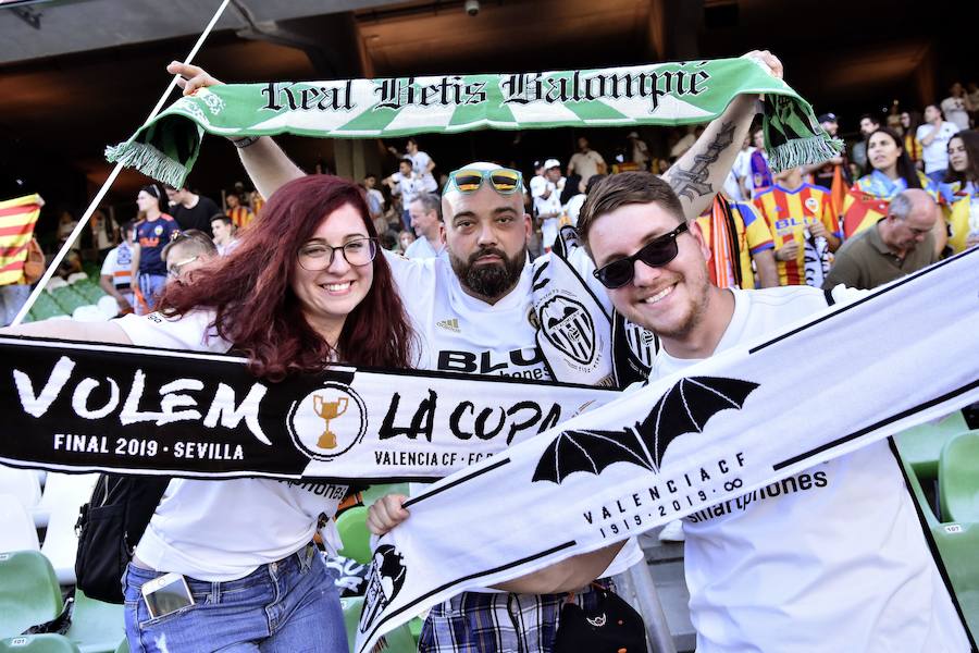 Fotos de la afición del Valencia CF en la Final de la Copa del Rey 2019