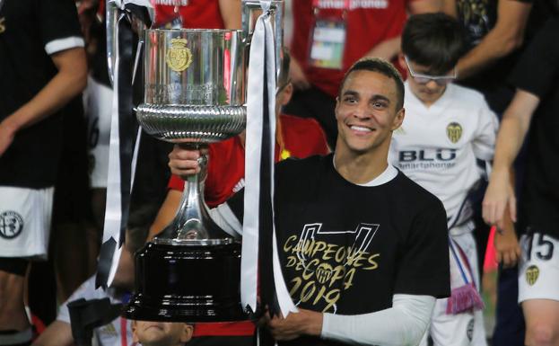 El autobús con la Copa del Rey, implicado en un accidente de camino a Jerez
