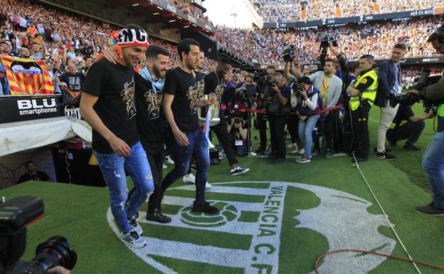 Horarios de celebración de la Copa del Rey del Valencia CF: dónde y cuándo ir a la plaza del Ayuntamiento y actos