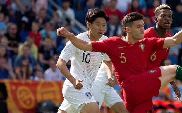 Kangin Lee guía a Corea del Sur a su primera victoria
