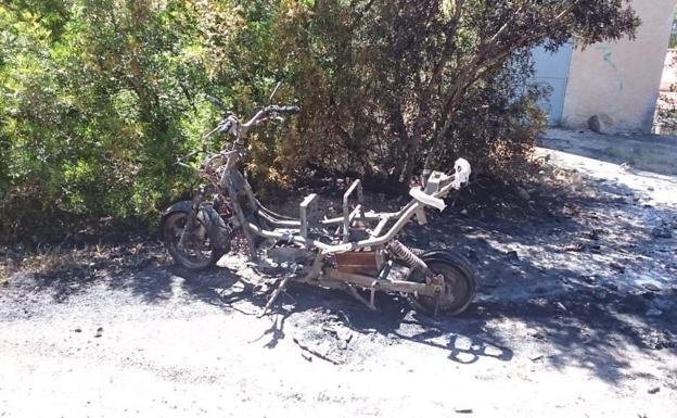 El incendio de una moto eléctrica calcina 600 metros de masa forestal cerca del Montgó