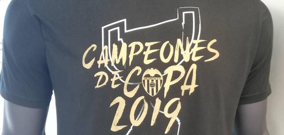 Colas para conseguir la camiseta de los campeones de Copa