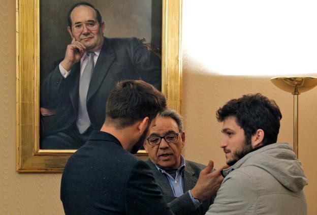 Diputados del Botánico se dirigen a Les Corts para explicar con qué nombre quieren que se les conozca