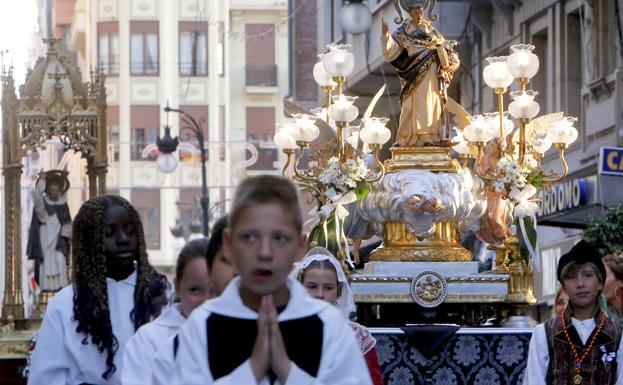 La 'procesión de los niños' recorre la calle San Vicente de Valencia desde 1625