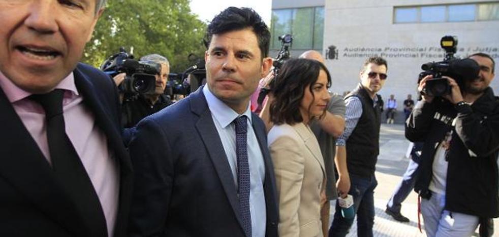 El juicio de paternidad a Julio Iglesias continúa pese al rechazo de la prueba de ADN
