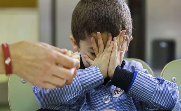 Denuncian a cuatro maestras por mofarse de una alumna autista: «esta niña tiene el cerebro cascado»