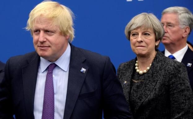 Boris Johnson entra en el laberinto heredado de May