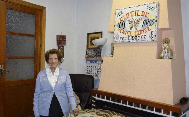 Clotilde Veniel, la valenciana de 107 años voluntaria de Cáritas que visita enfermos y recoge ropa