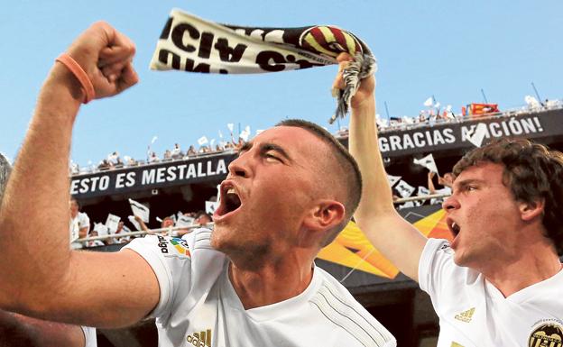 El veto a los mayores de 25 años en la Grada Joven descabeza la Curva Nord