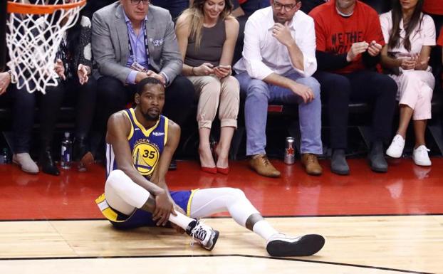 Vídeo: Kevin Durant se lesiona el tendón de Aquiles y ensombrece la victoria de los Warriors en Toronto