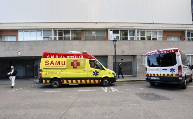 Un joven herido intenta agredir al médico y los policías que le auxiliaron en Valencia