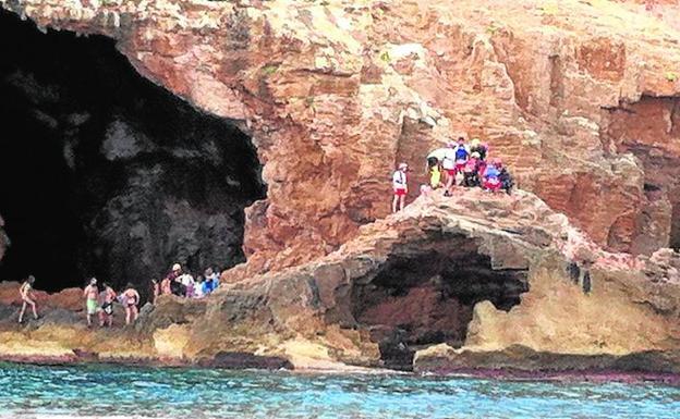 La Cova Tallada de Xàbia, la primera playa de la Comunitat que precisa reservar la visita