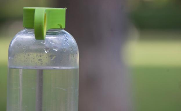 Una profesora denuncia un posible envenenamiento en su botella de agua en un colegio de la Comunitat Valenciana