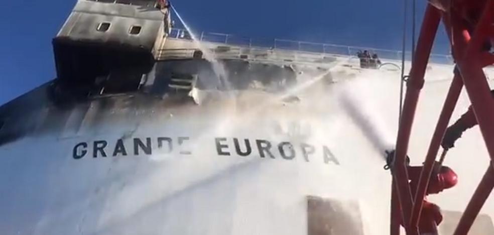 Tres detenidos en Valencia por el incendio intencionado del carguero 'Grande Europa'