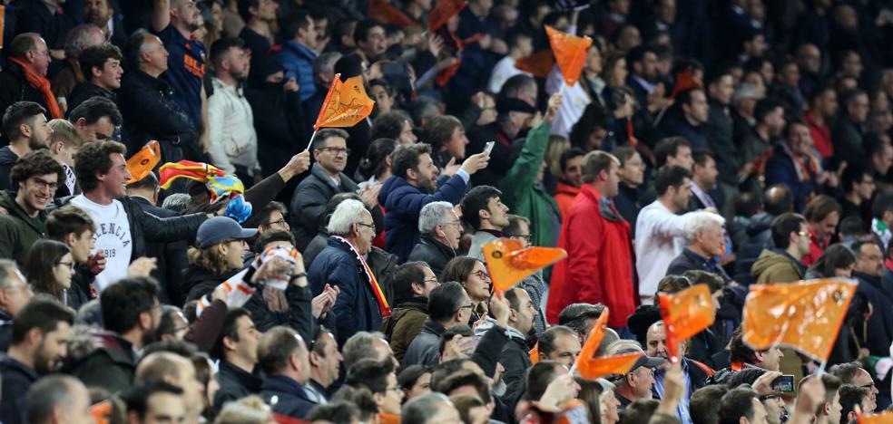 La grada se engancha al renacer del Valencia