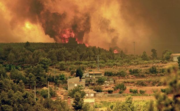 La jueza cierra la investigación del incendio de Cortes con dos procesados y mil afectados