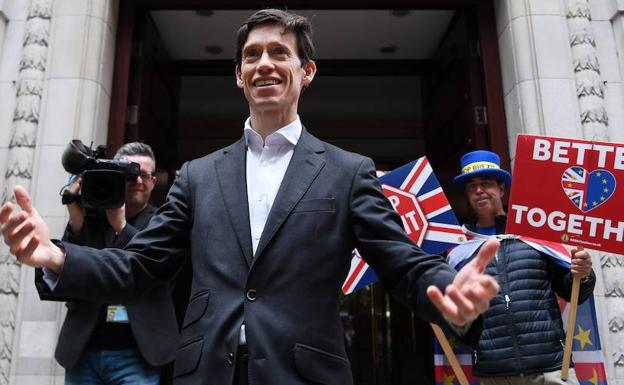 El excéntrico Rory Stewart pierde el tren arrollador Johnson