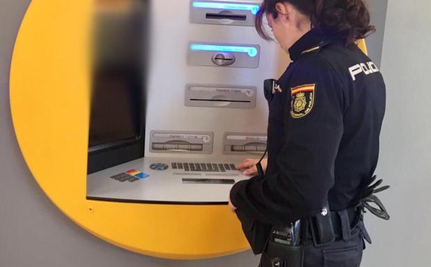 Detenida en Valencia por usar la tarjeta de una amiga y retirar 2.700 euros en efectivo del banco