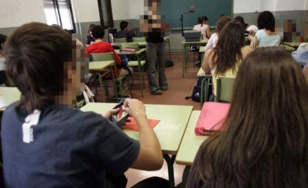 Denuncian en Tarrasa la agresión de una profesora a su alumna de 10 años que había pintado la bandera de España