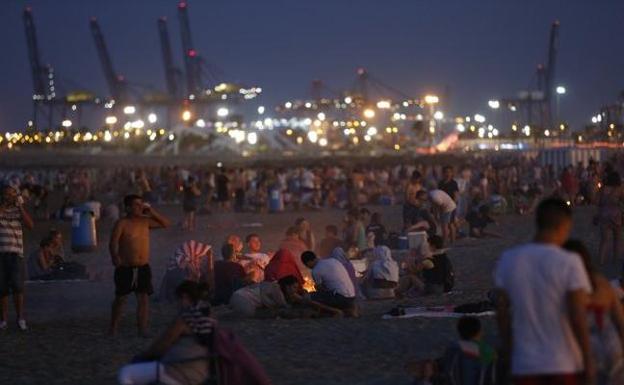 Todo listo para la noche de San Juan en Valencia: Cortes de calles, servicio de EMT, metro y tranvía, verbenas y previsión del tiempo