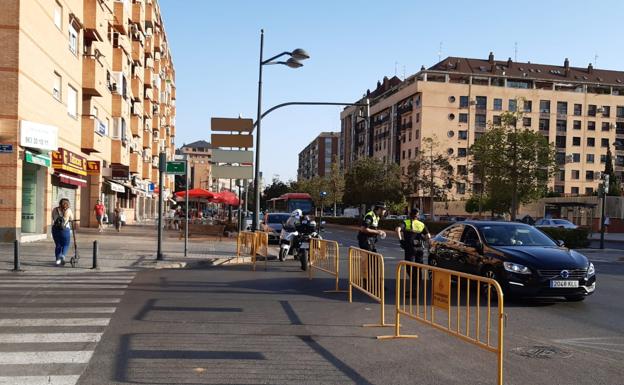 Atascos en las principales vías de acceso a las playas del Cabanyal y la Malvarrosa