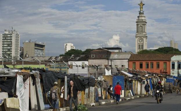 Detienen a una pareja por secuestrar a una mujer durante 20 años