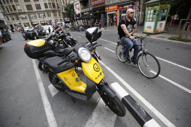 Un estudio municipal prevé autorizar 12.460 vehículos de alquiler en las calles de Valencia