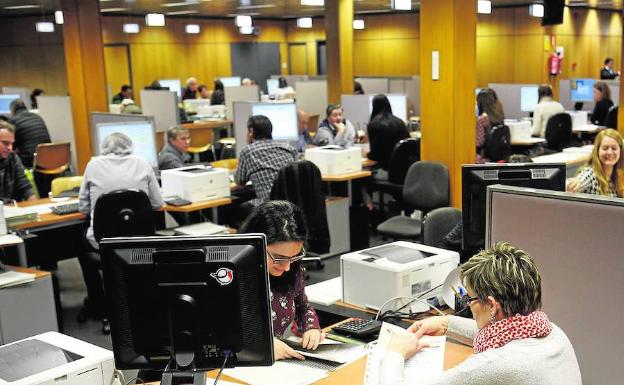 Cada valenciano dedica seis meses de su sueldo anual a pagar impuestos