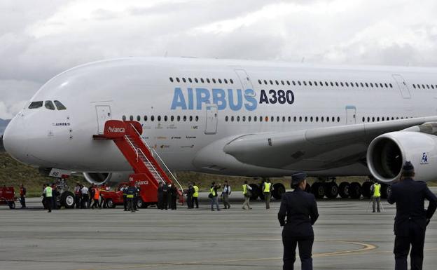 Encuentran un cadáver en el baño de un avión que llegó a Cali desde Madrid