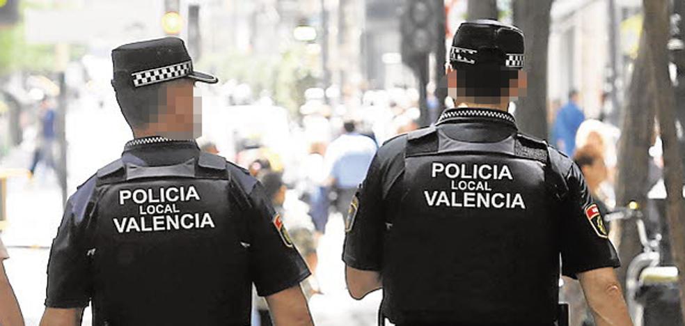 Tres testigos ayudan a una joven de 18 años agredida por su pareja en plena calle en Valencia