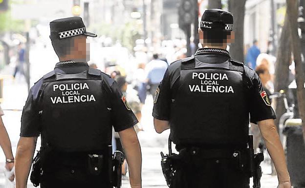 Tres testigos ayudan a una joven de 18 años agredida por su pareja en plena calle en Valencia