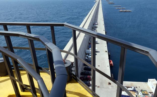 Desde el interior del nuevo faro de Valencia