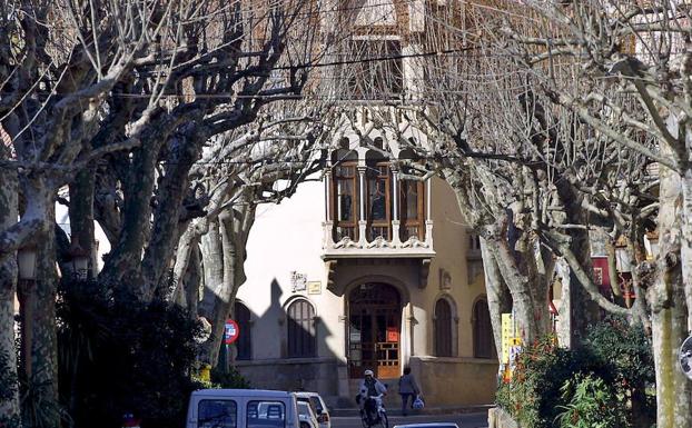 Detenidos dos menores por violar a una joven y grabarlo en Canet de Mar