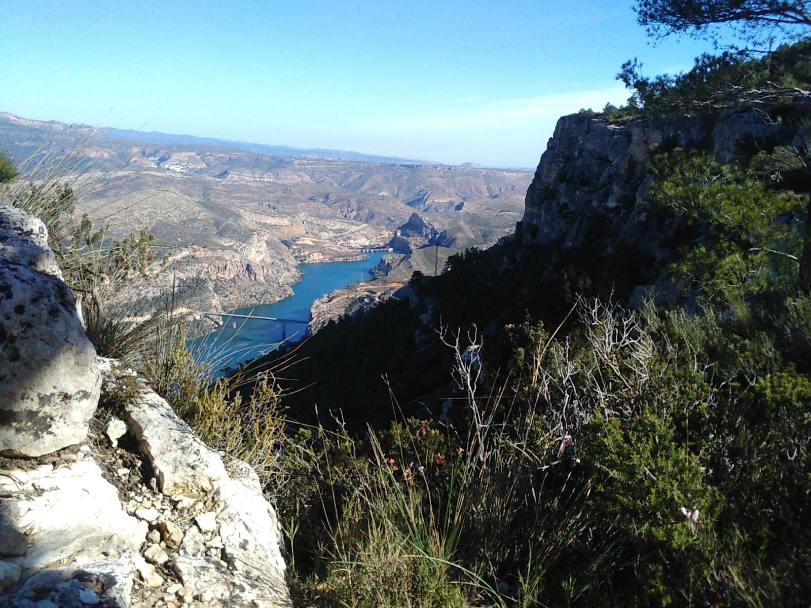 La senda Cavanilles, un impresionante camino en el macizo del Caroig