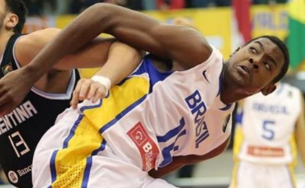 Fallece en accidente de moto acuática el pivot de 21 años Michael Uchendu