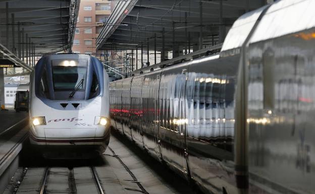 Renfe aprueba pedir a Francia entrar a competir en dos de sus líneas de AVE