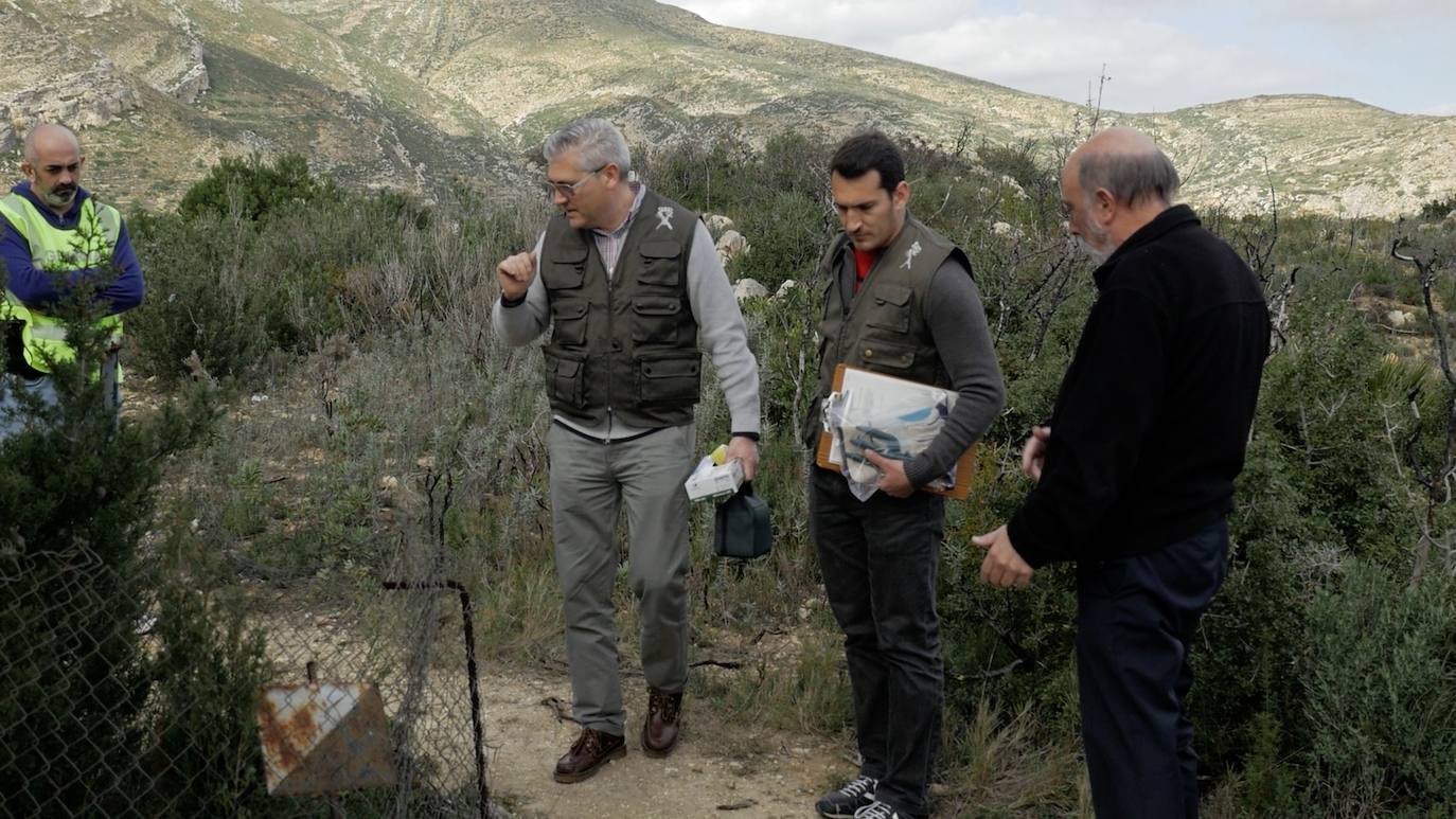 La Guardia Civil investiga el hallazgo de restos humanos en la fosa del caso Alcàsser