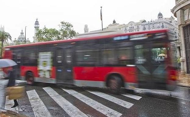 Piden 3 años de prisión por abuso sexual a una menor en un autobús de la EMT de Valencia