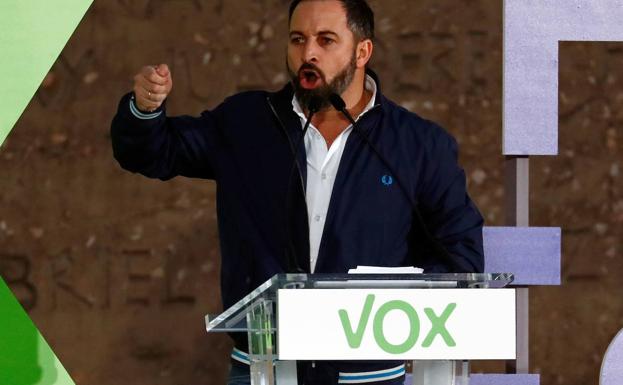 Vox admite que su «community manager de verano debe vigilar el lenguaje» tras los insultos a Rivera