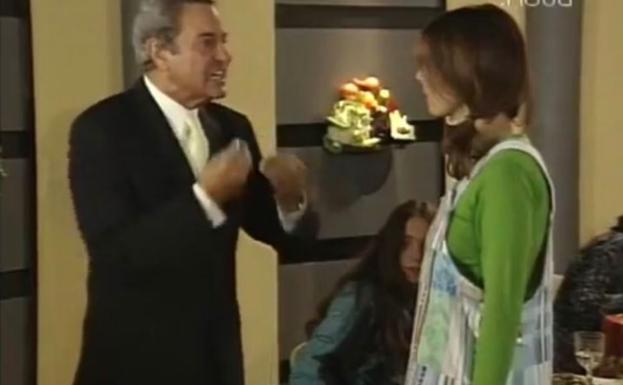 El día en el que Pablo Iglesias participó junto a Arturo Fernández en 'La casa de los líos'