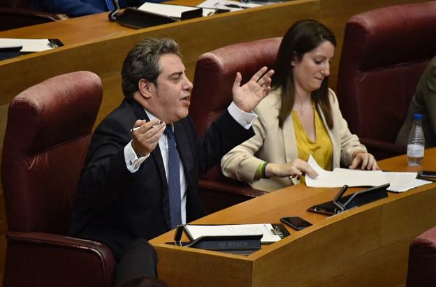 Expertos en Derecho avalan la petición de Vox sobre los LGTBI y no ven delito de odio