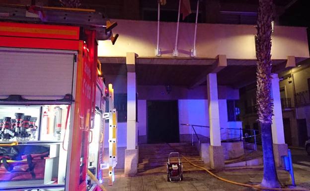 Investigan un incendio en el ayuntamiento de Càrcer