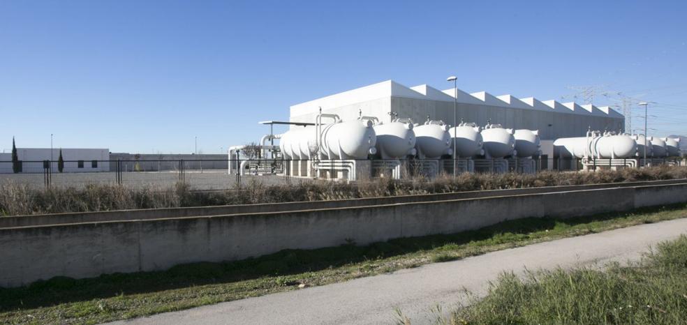 El Gobierno, obligado a vender el agua desalinizada a mitad de precio