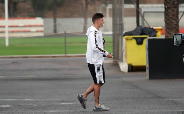 Parejo acorta sus vacaciones y Cheryshev acude a Paterna