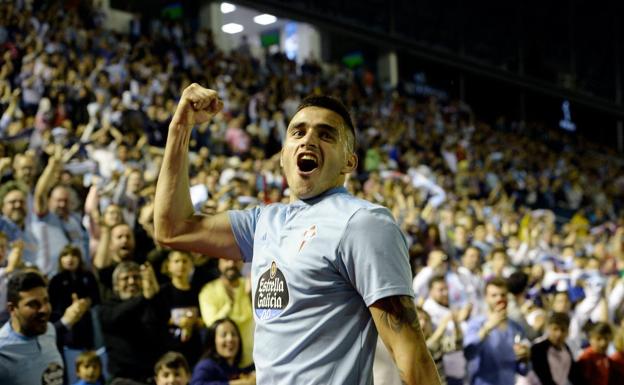 Maxi Gómez ya está de camino a Valencia