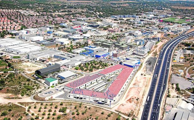 Más de 7.000 coches congestionan en hora y media los accesos al Parc Tecnològic de Paterna cada día