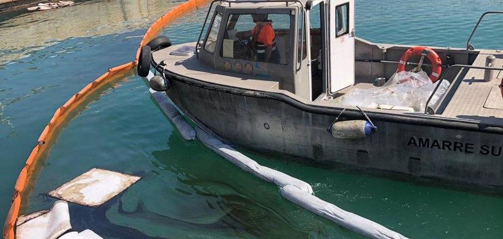 Alerta en el Puerto de Valencia por los vertidos de un buque
