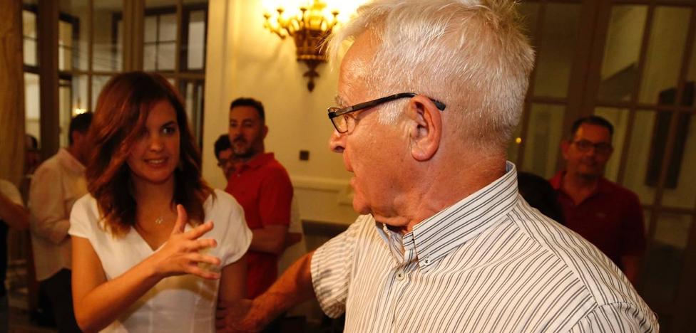 Ribó cede una vicealcaldía a Gómez y casi la mitad de áreas para desbloquear el pacto