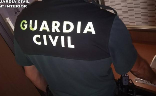 Un joven de 19 años agrede con un cuchillo a una mujer en Albal para robarle